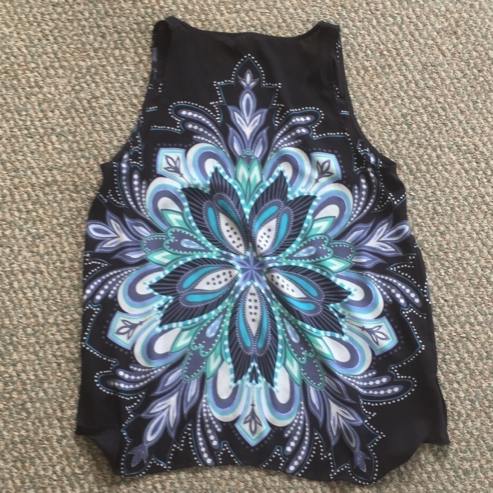 Elle v neck floral tan top size medium